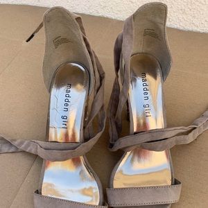 2inches shoes, tan color with design in back. Good4spring,summer, day or night,